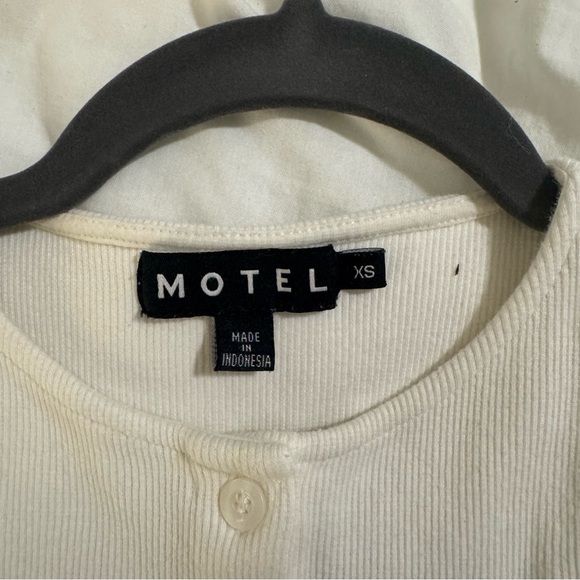 Motel Rocks Ivory Ribbed Crop Top - Picture 3 of 5